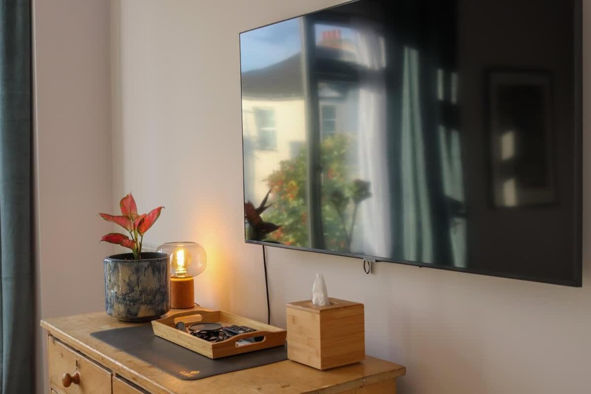 Modern Double Bedroom In City Apartment Room 1 London Exterior photo